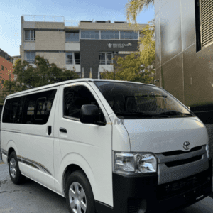 VANS HIACE TECHO BAJO (14 P) (Diesel)